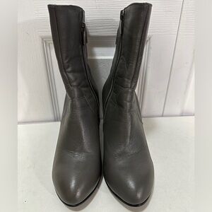 Elegant Gray Leather Boots Sz#8